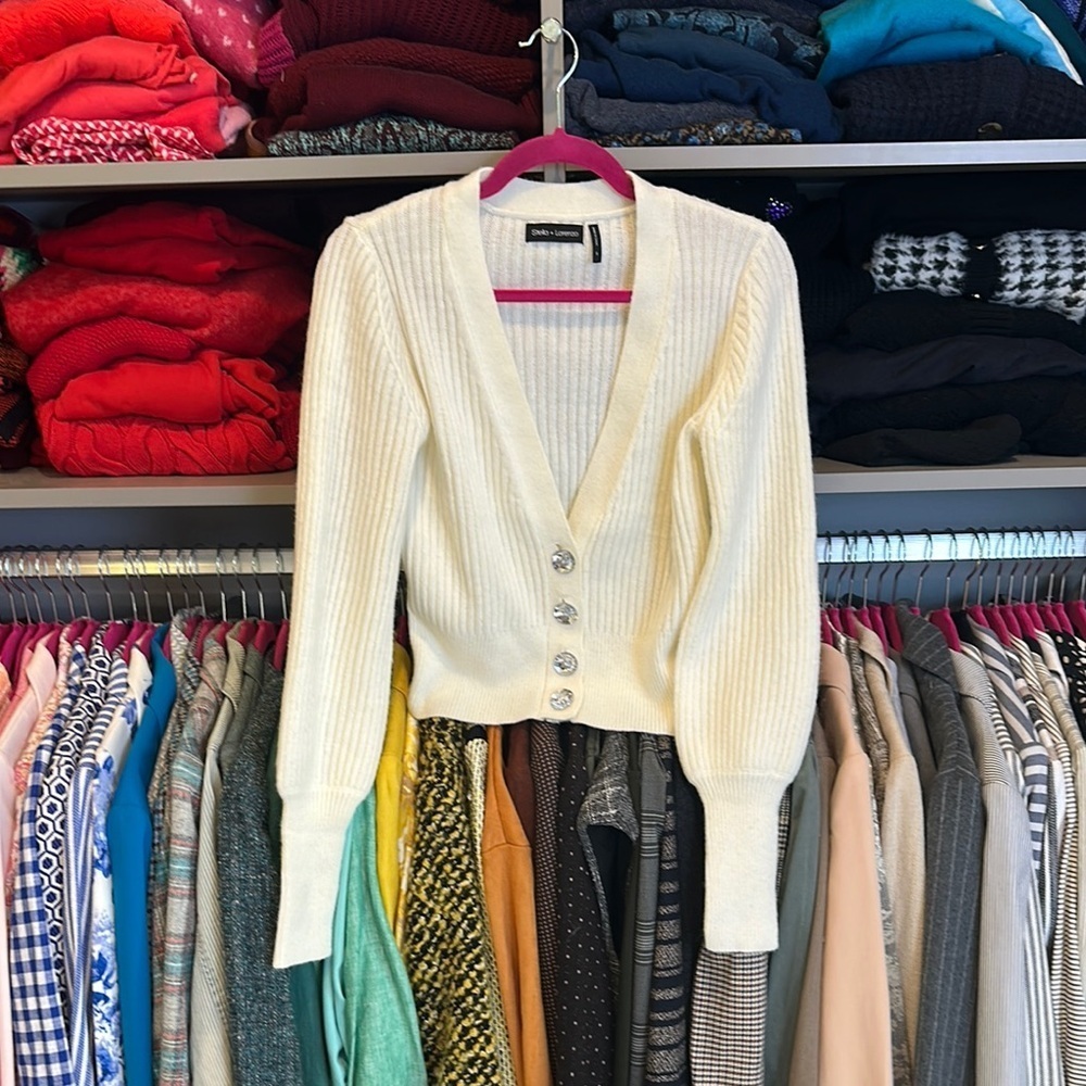 Stella + Lorenzo cream long sleeve v neck crystal button done cardigan size S